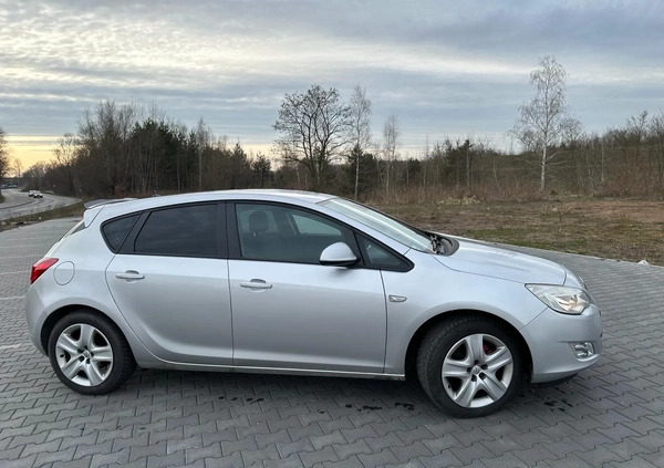 Opel Astra cena 27500 przebieg: 113000, rok produkcji 2010 z Zabrze małe 211